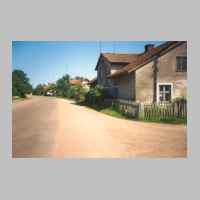 022-1131 Goldbach im Juni 1995. Der Strassenverlauf vom Anwesen Minna Mertsch bis zum Anwesen Rogge (Fleischer Kuhr).jpg